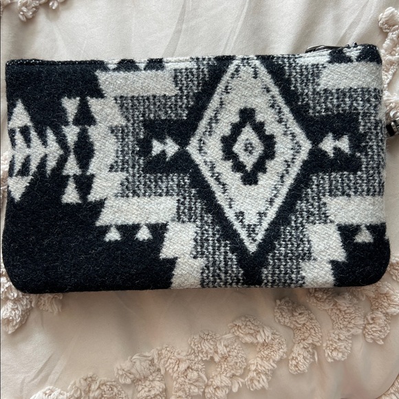 Pendleton - Picture 2 of 4